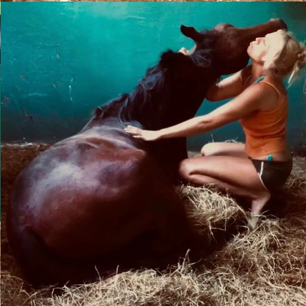Oriana with a rescued horse at Caribe Horse